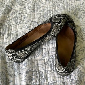 ❤️Vionic Caroll snake flat size 10 ❤️